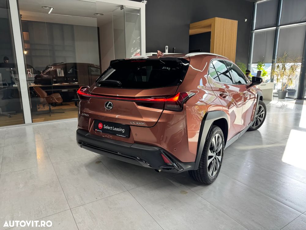 Lexus UX 300h F SPORT Design - 2