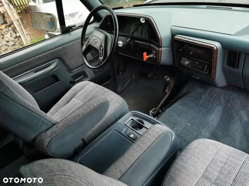 Ford Bronco - 10