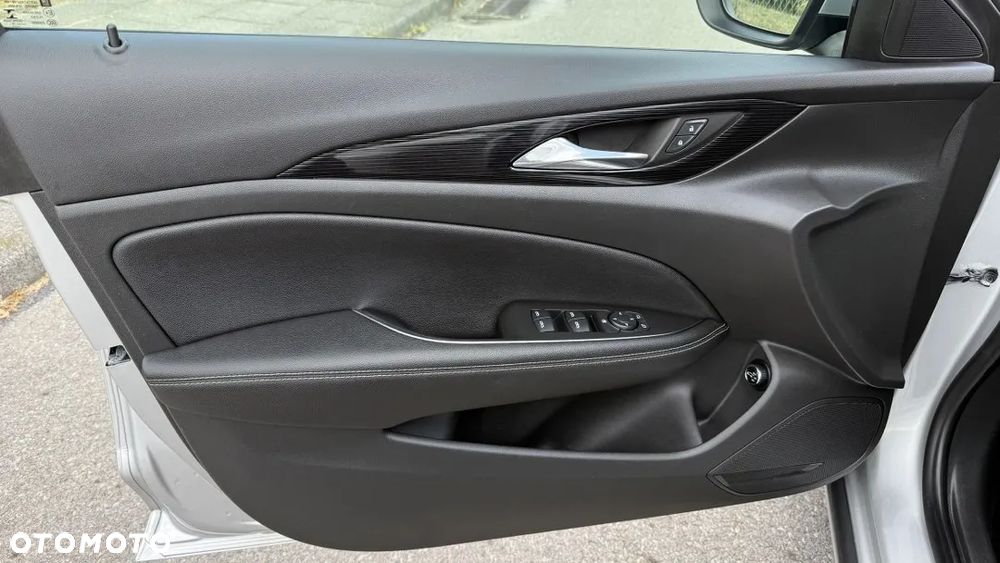 Opel Insignia 1.5 T Exclusive S&S - 19
