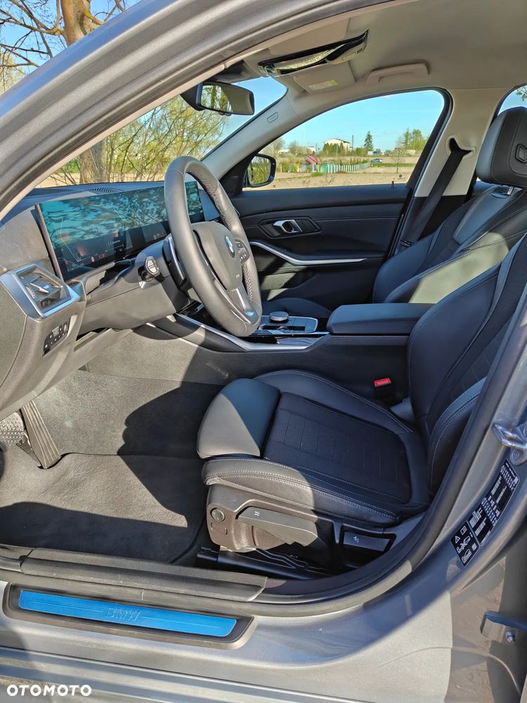 BMW Seria 3 320d xDrive mHEV - 23