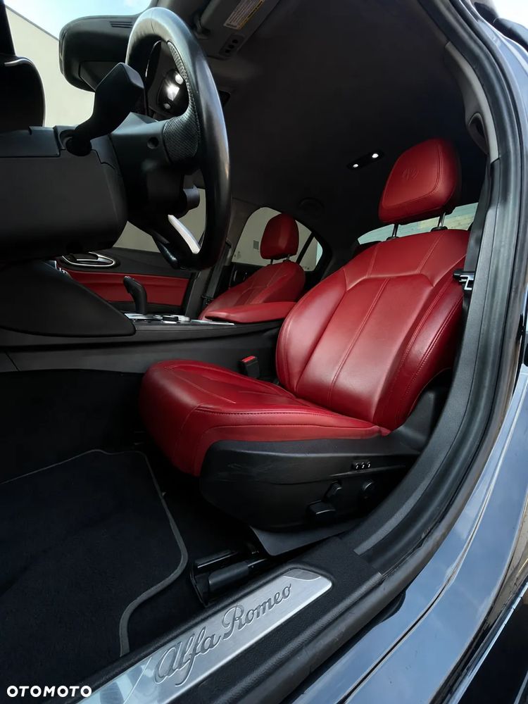 Alfa Romeo Giulia 2.0 Turbo 16V AT8 Executive - 10