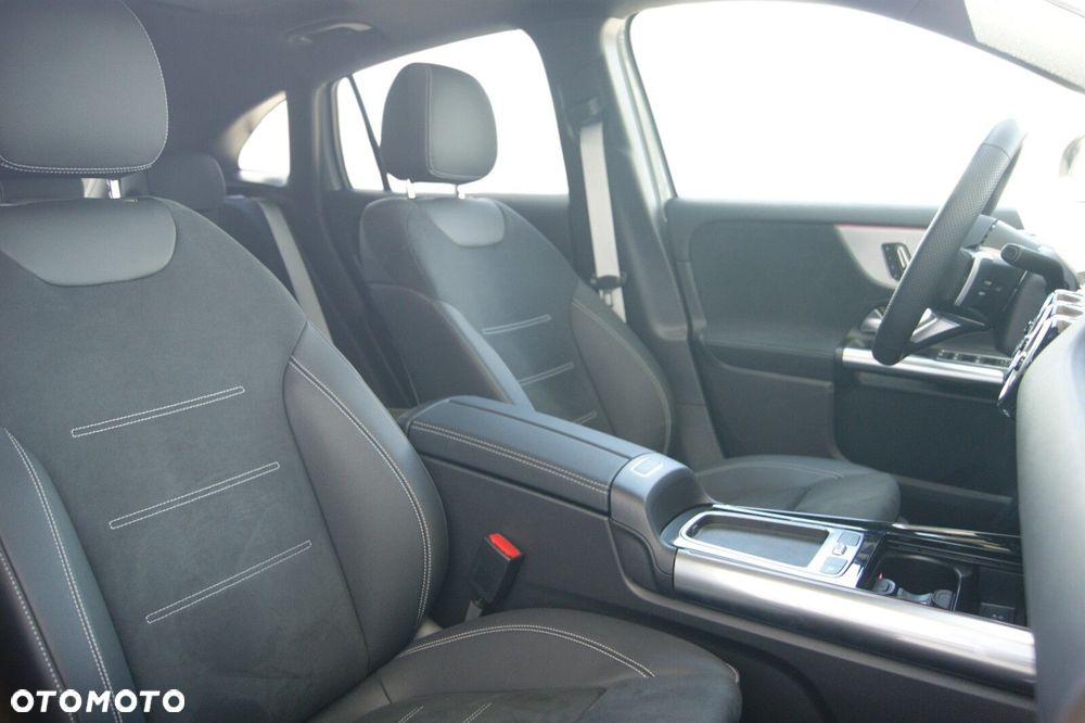 Mercedes-Benz GLA - 8