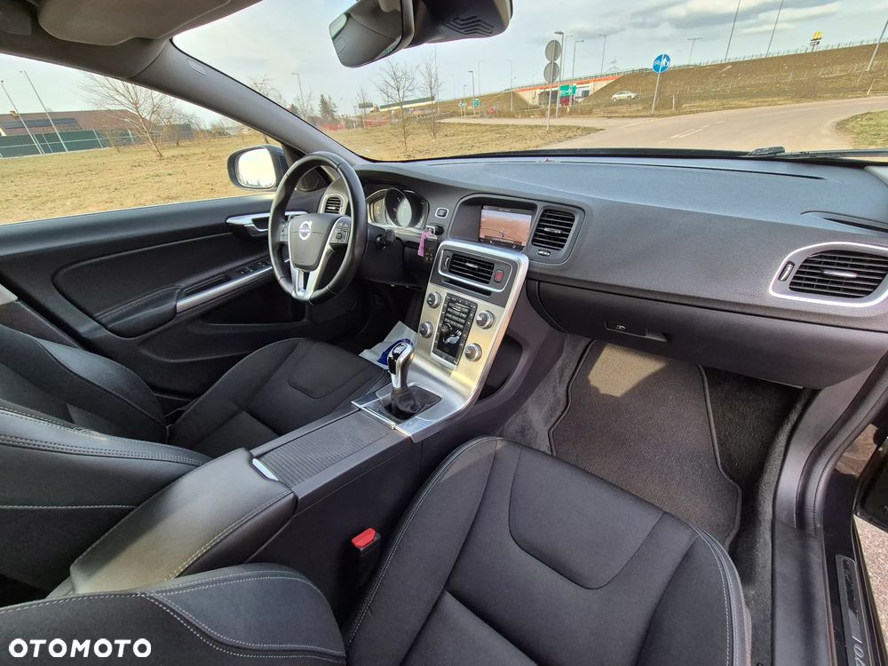 Volvo S60 D2 Momentum - 27