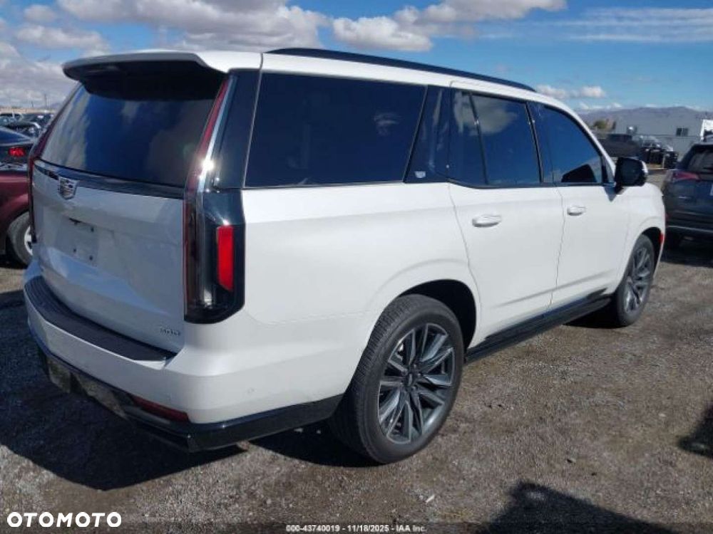 Cadillac Escalade - 4