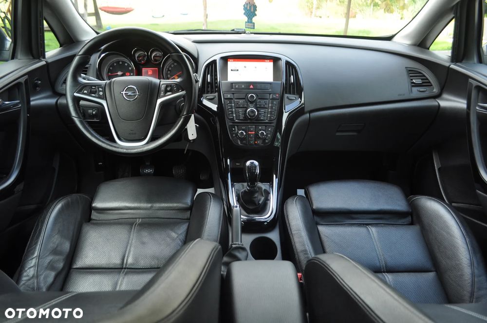 Opel Astra 1.4 Turbo Exklusiv - 27