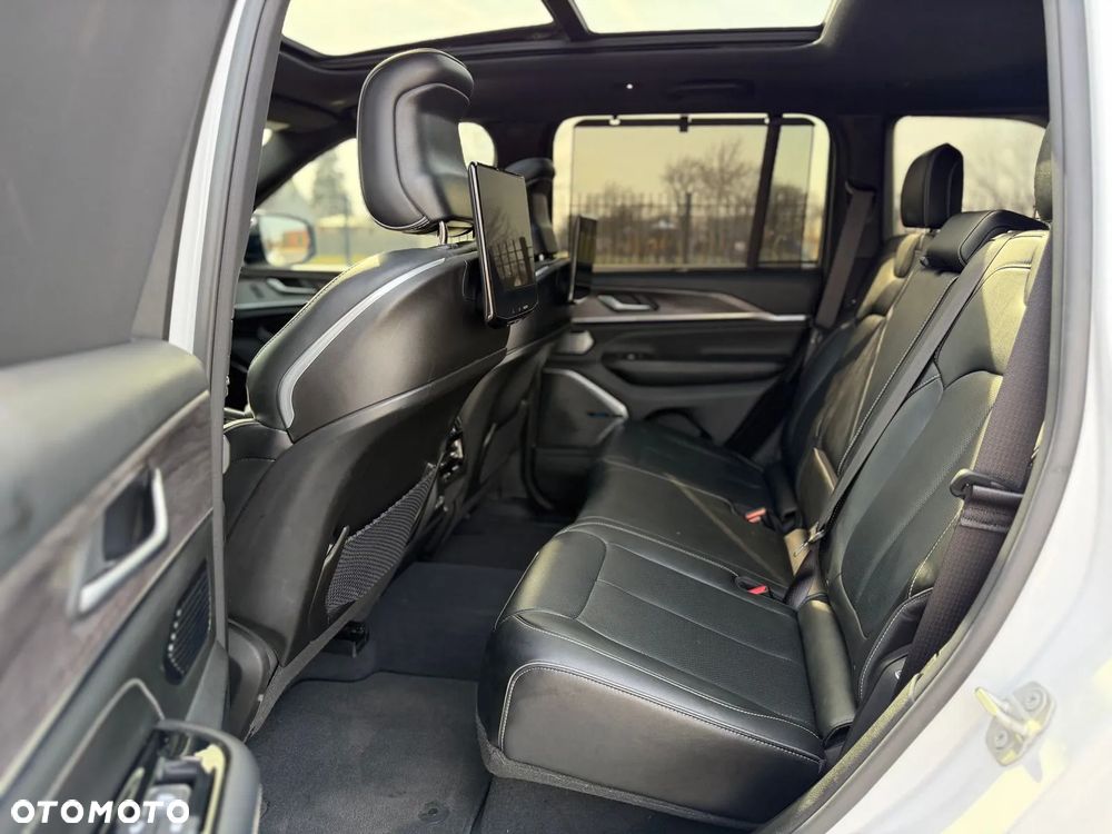 Jeep Grand Cherokee - 19