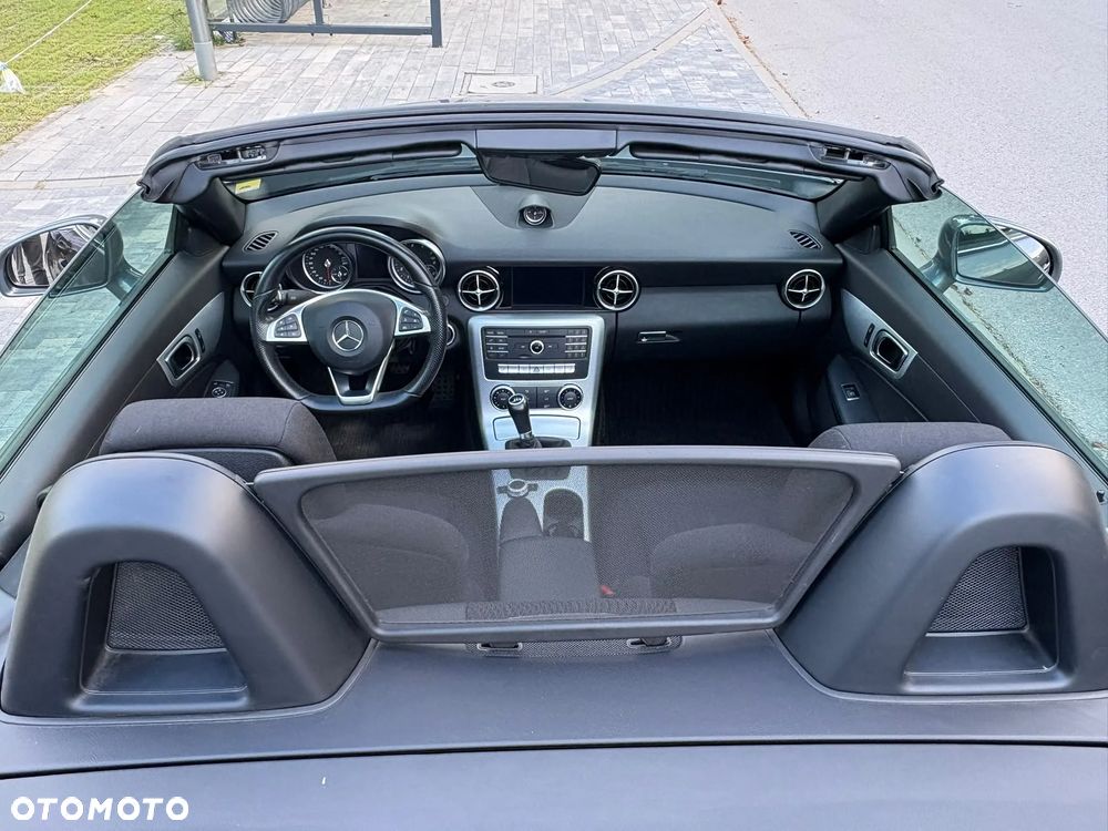 Mercedes-Benz SLC 200 - 11
