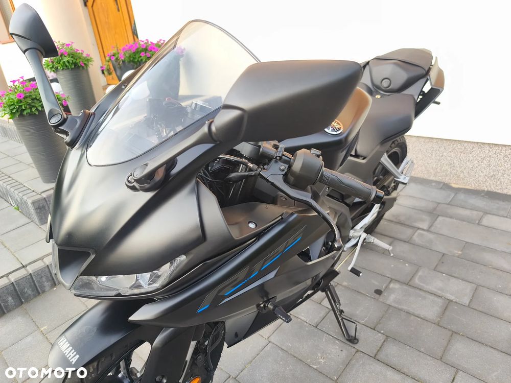 Yamaha YZF - 22
