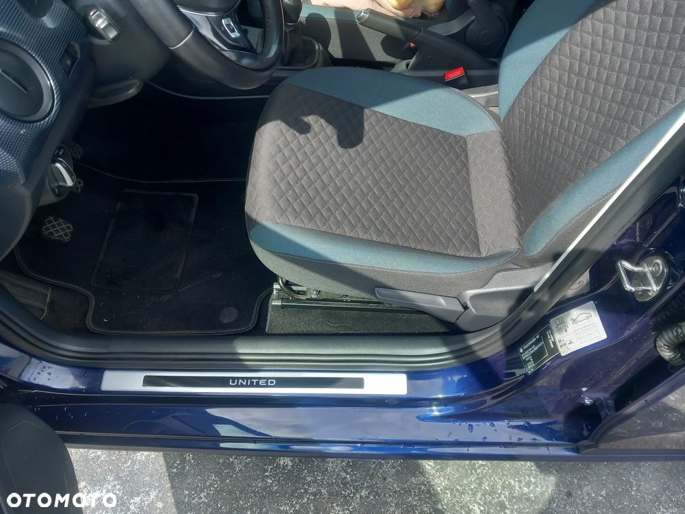 Volkswagen up! United - 6
