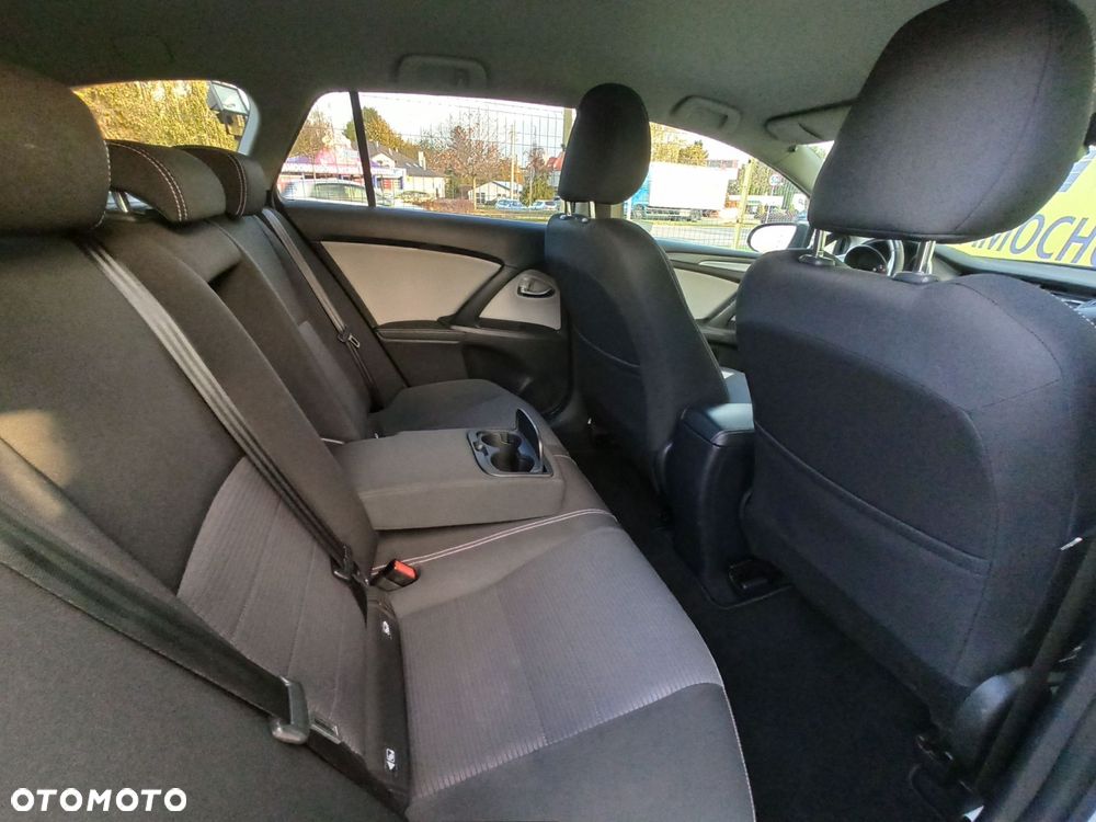 Toyota Avensis - 13
