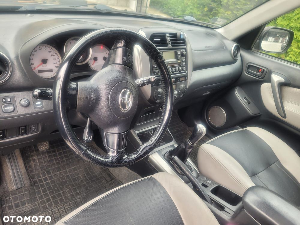 Toyota RAV4 - 8