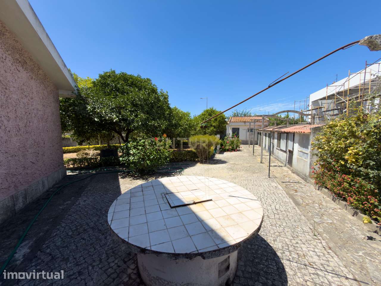 Moradia Isolada T5 de 300 m2 num lote de 900m2 - Grande imagem: 4/44