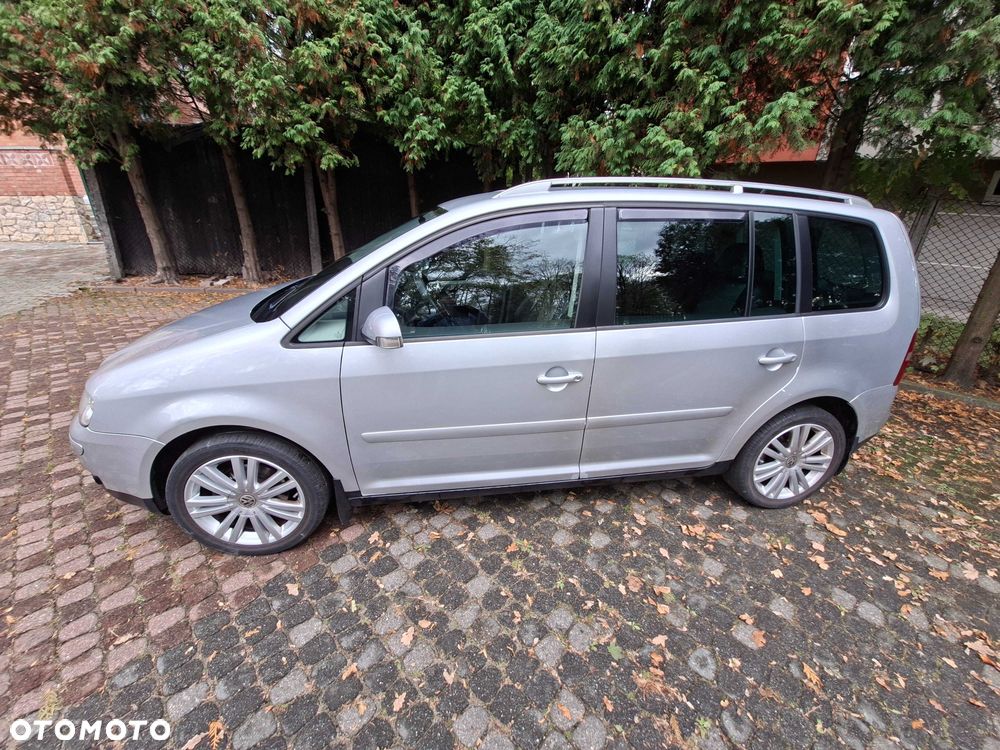 Volkswagen Touran 2006 photo 2