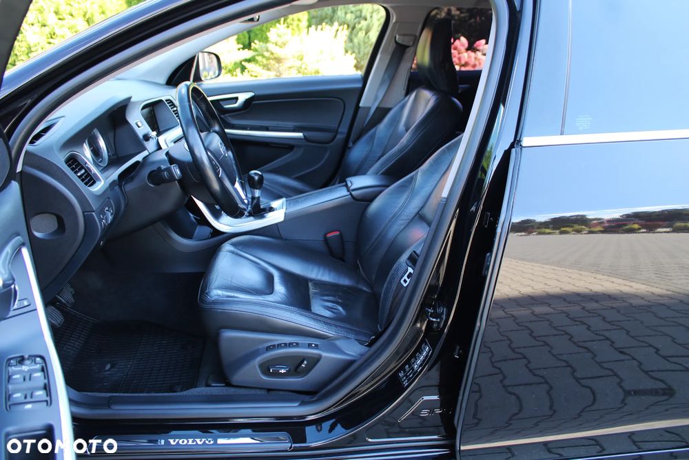 Volvo V60 D5 Summum - 23
