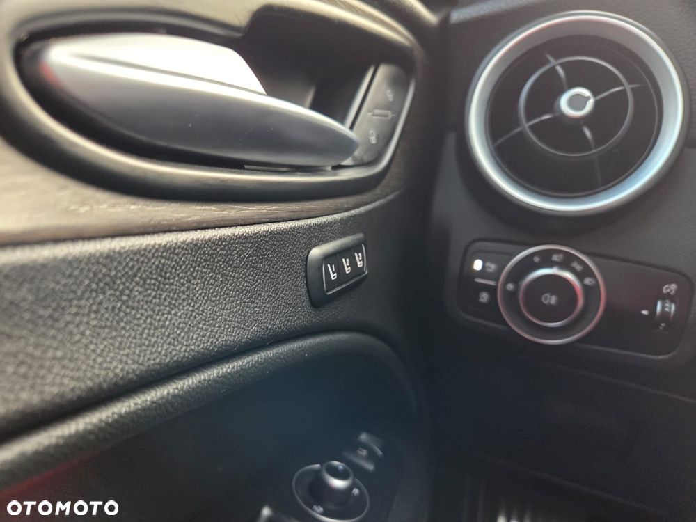 Alfa Romeo Stelvio 2.0 Turbo 16V AT8-Q4 Veloce - 26