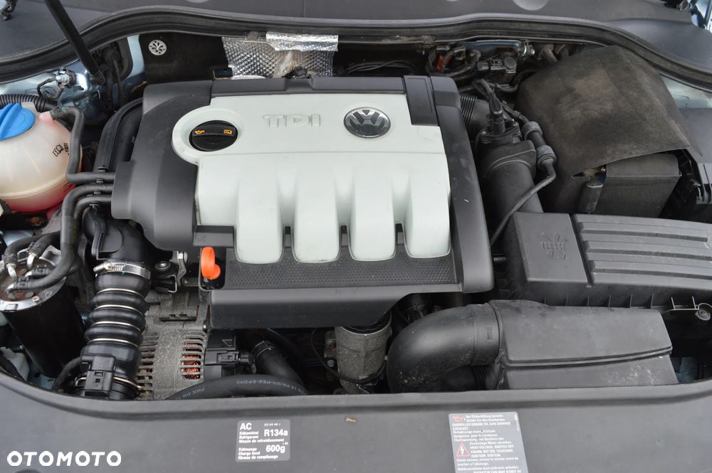 Volkswagen Passat 1.9 TDI Highline - 21
