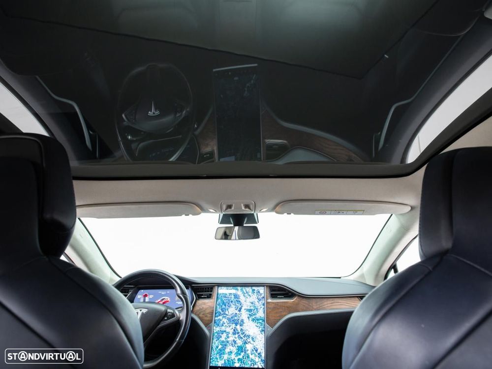 Tesla Model S - 7