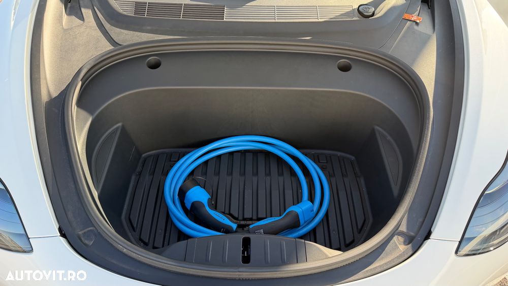 Tesla Model 3 Long Range - 10
