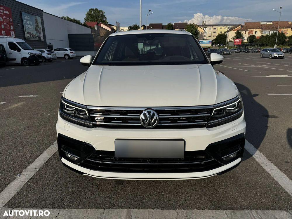 Volkswagen Tiguan - 1