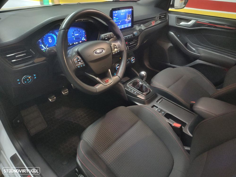 Ford Focus 1.0 EcoBoost S&S ST-LINE X - 11