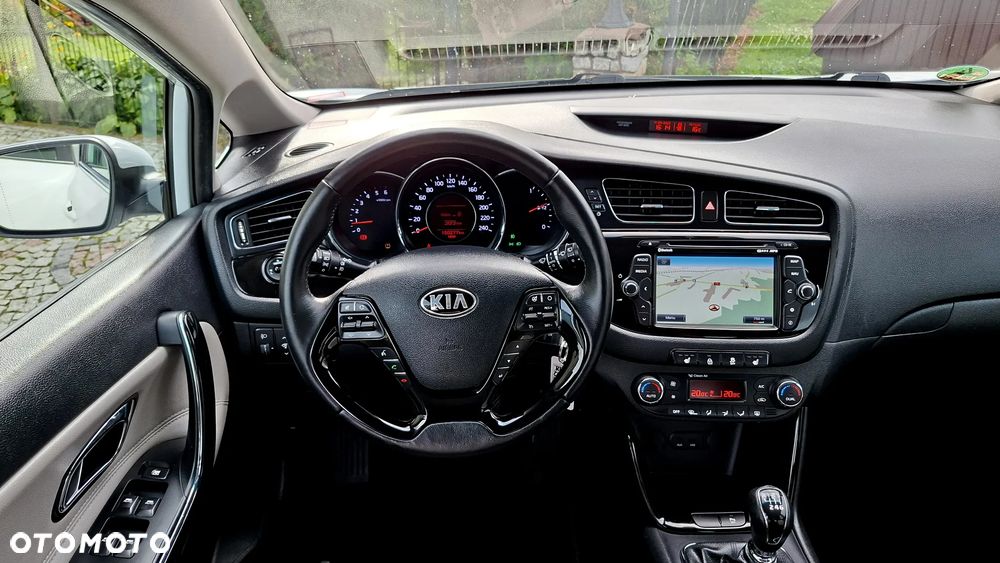 Kia Ceed 1.6 CRDi 128 ISG Spirit - 33