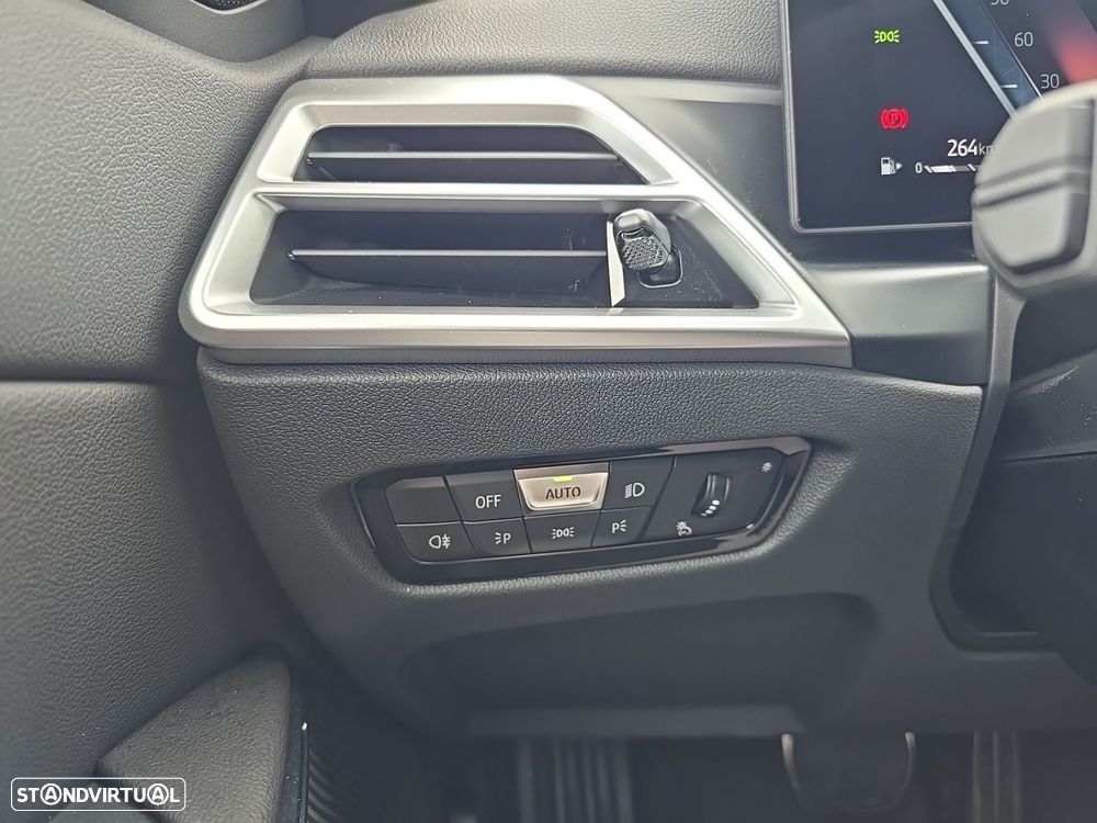 BMW 320 d Pack Desportivo M Pro Auto - 26