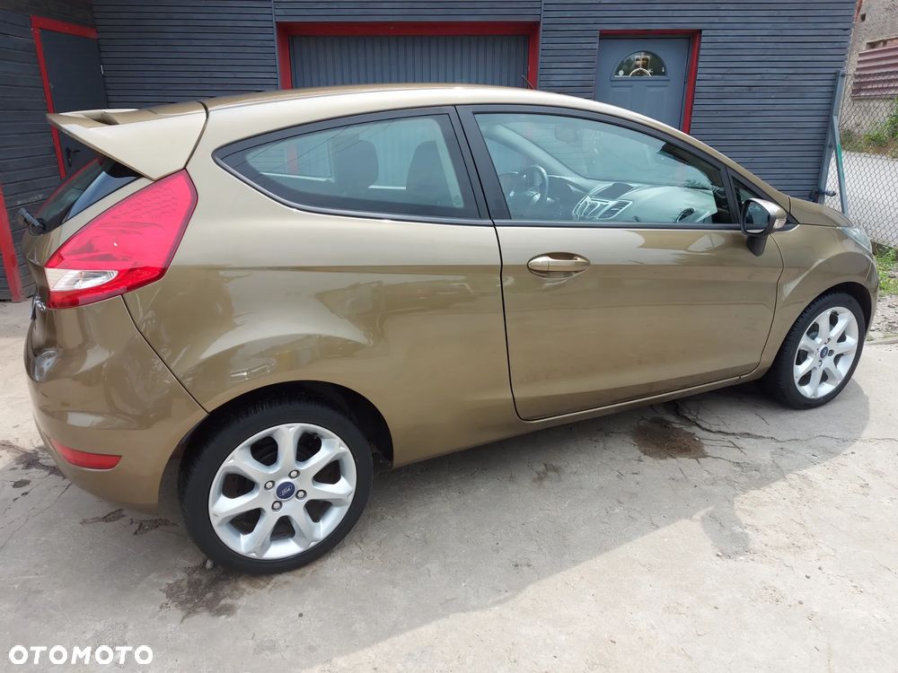 Ford Fiesta 1.4 Autom Champions Edition - 36