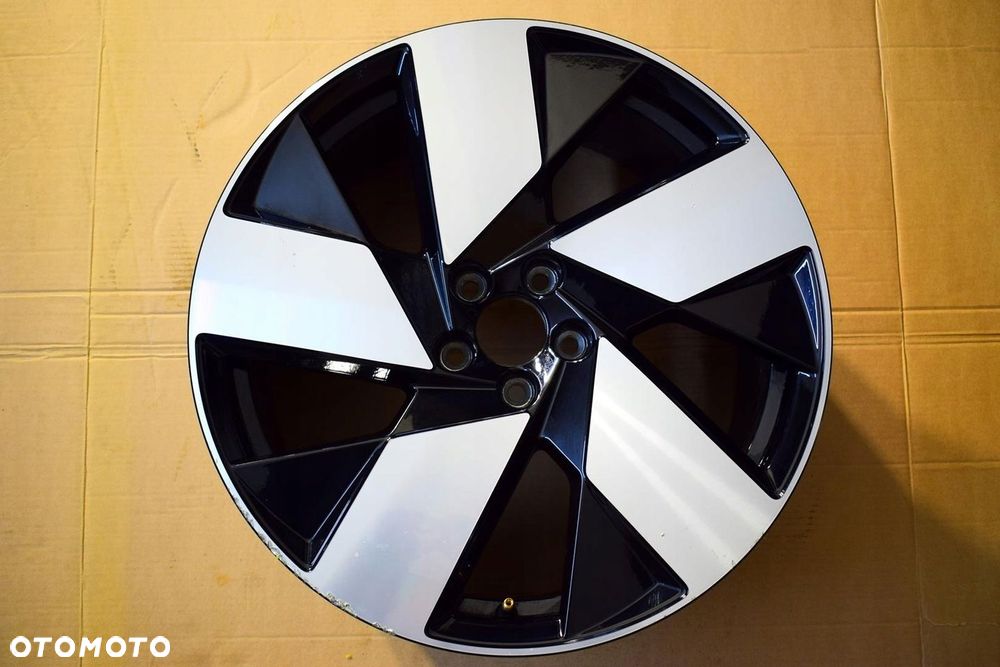 VOLVO 20 C40 XC40 II Nowy Model Oryginał Tył - 1