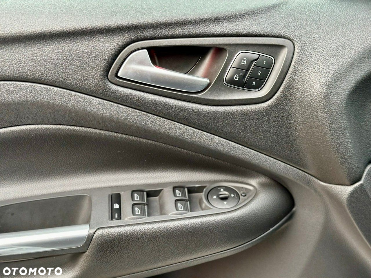 Ford Kuga - 24
