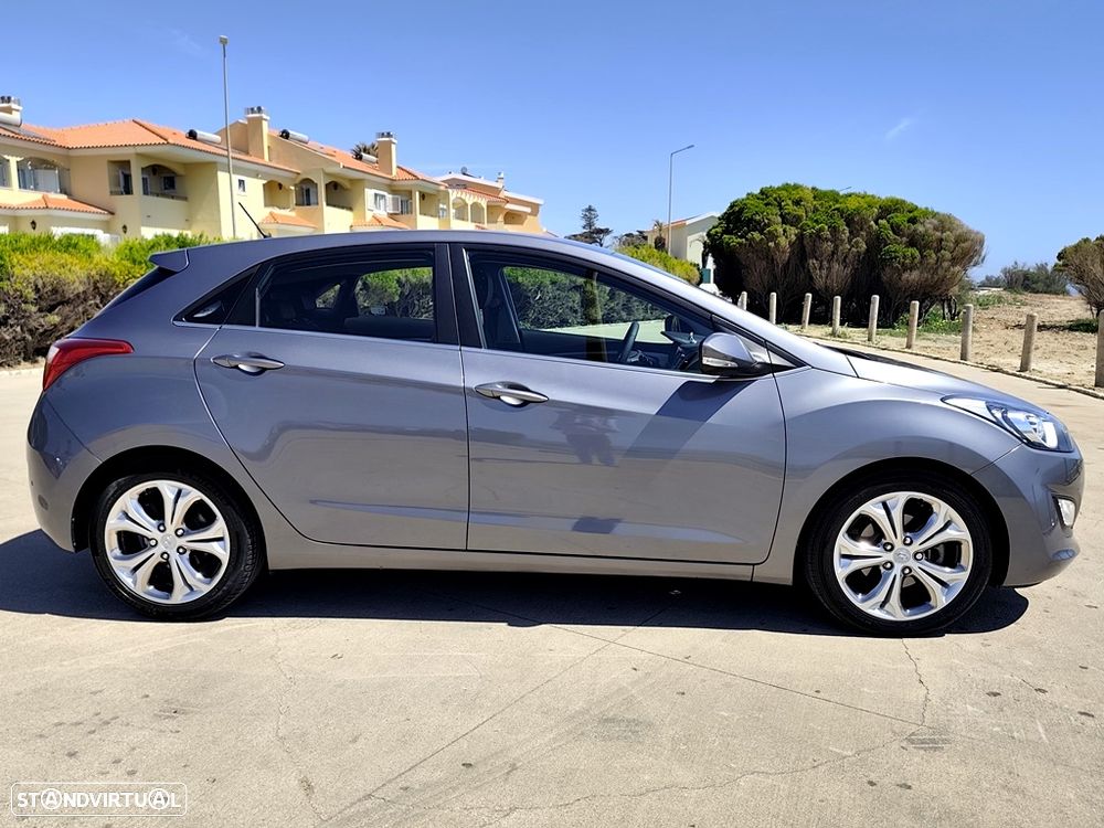 Hyundai i30 1.6 CRDI STyle J17 - 3