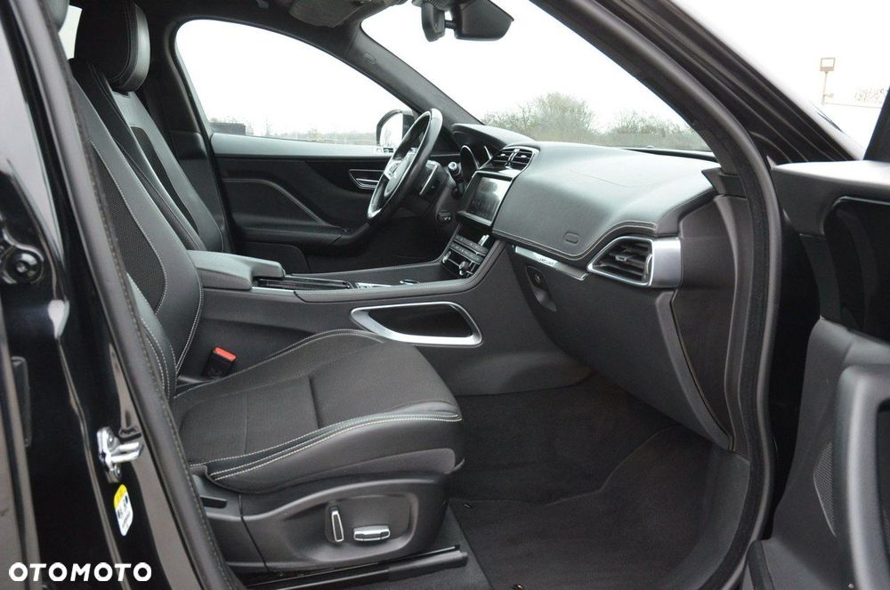Jaguar F-Pace 2.0 i4P AWD R-Sport - 29