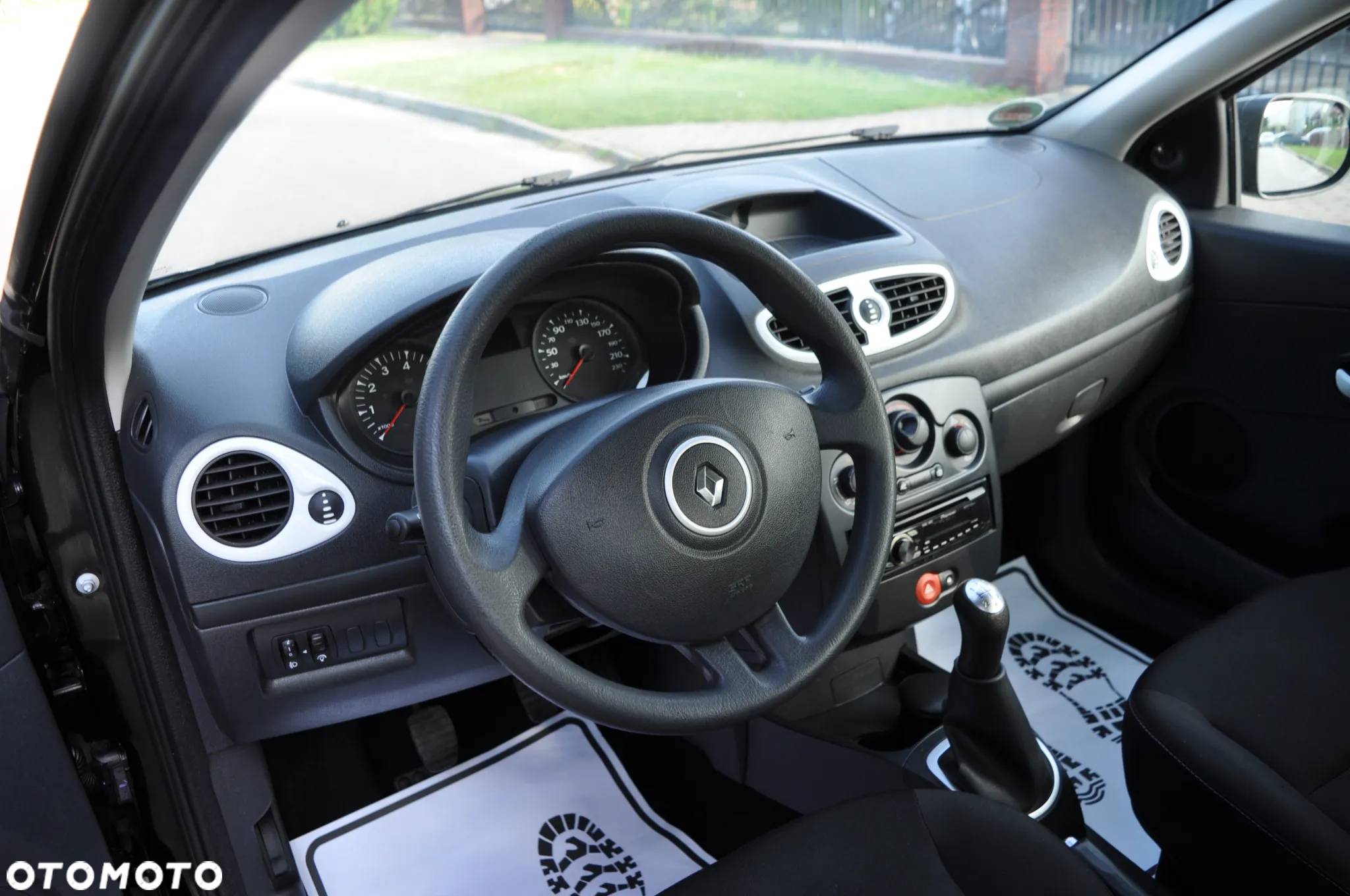 Renault Clio 1.2 16V 75 Yahoo - 28