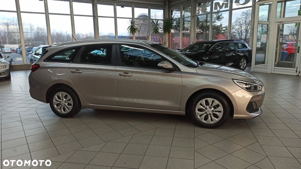 Hyundai i30 1.5 DPI Classic + - 5