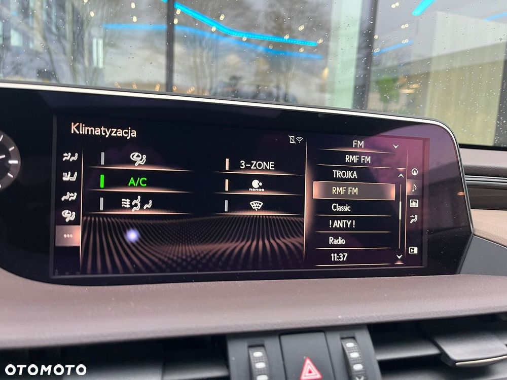 Lexus ES 300h Omotenashi - 17