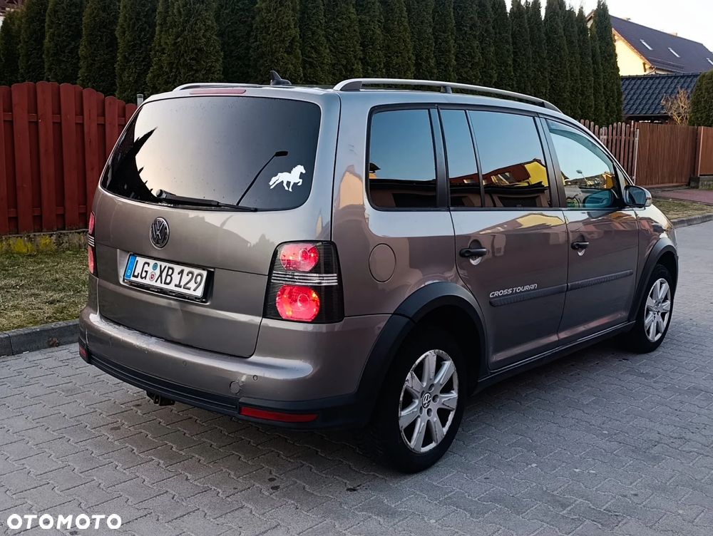 Volkswagen Touran 2.0 TDI DPF DSG Cross - 6