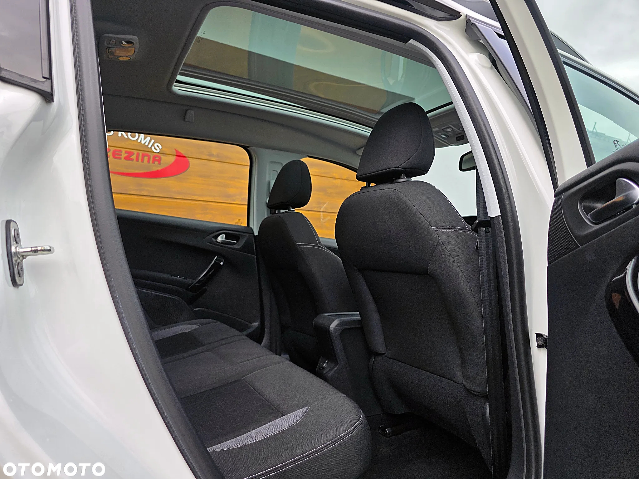 Peugeot 2008 1.2 Pure Tech Allure S&S - 22