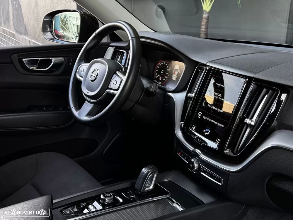 Volvo XC 60 2.0 B4 Momentum Plus - 34