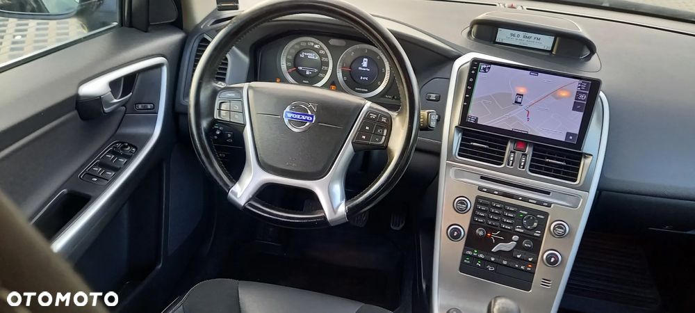 Volvo XC 60 2.4D Momentum - 24