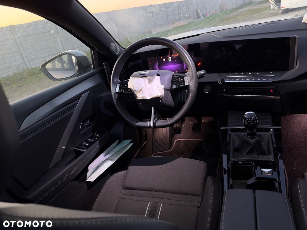 Opel Astra 1.2 Turbo GS - 13