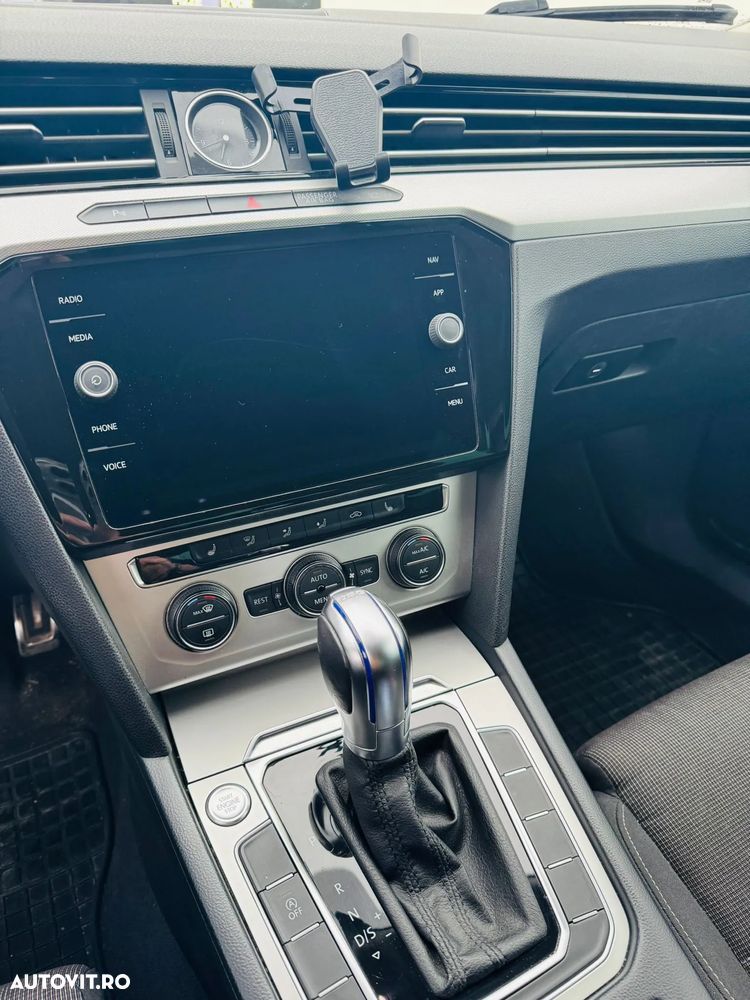 Volkswagen Passat 2.0 TDI DSG Comfortline - 9
