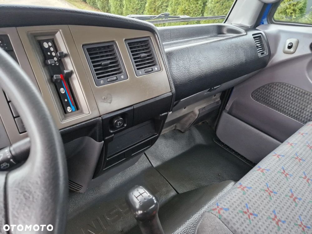 Nissan Atleon 3.0 - 6