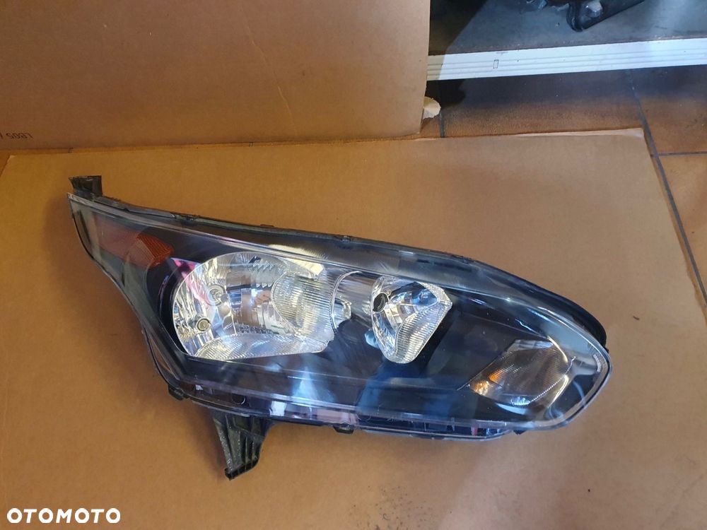 REFLEKTOR PRAWY FORD TRANSIT CONNECT EUROPA