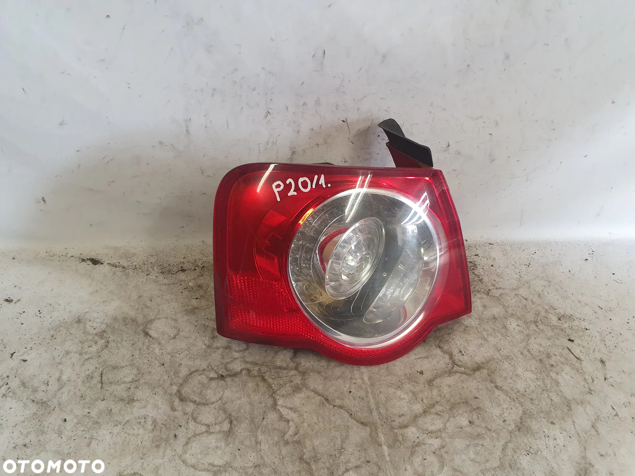 * LAMPA TYLNA PRAWA TYŁ PRAWO VOLKSWAGEN PASSAT B6 LED SEDAN - 3