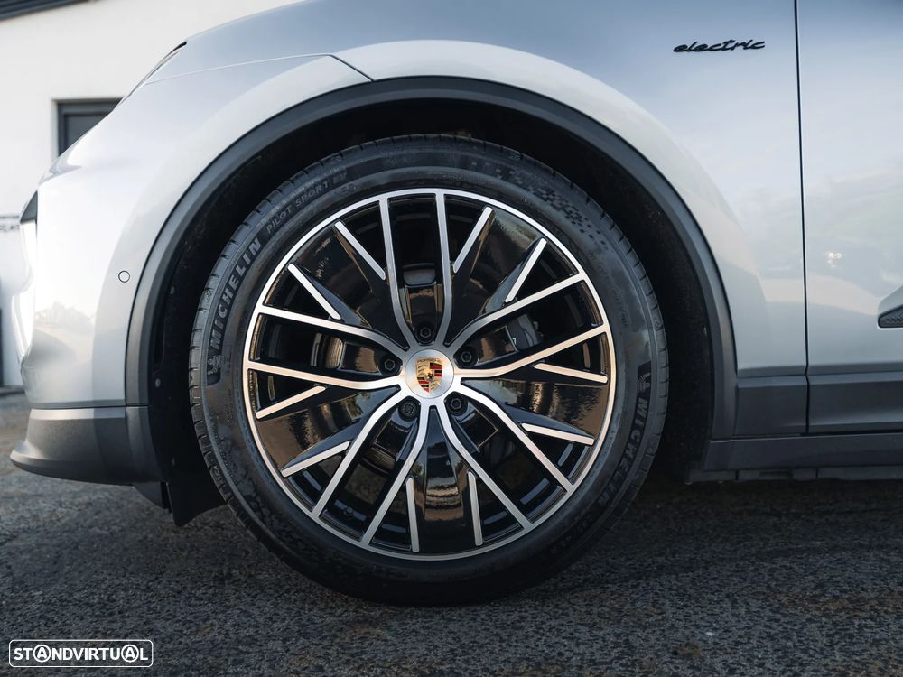Porsche Macan Electric 4 - 11