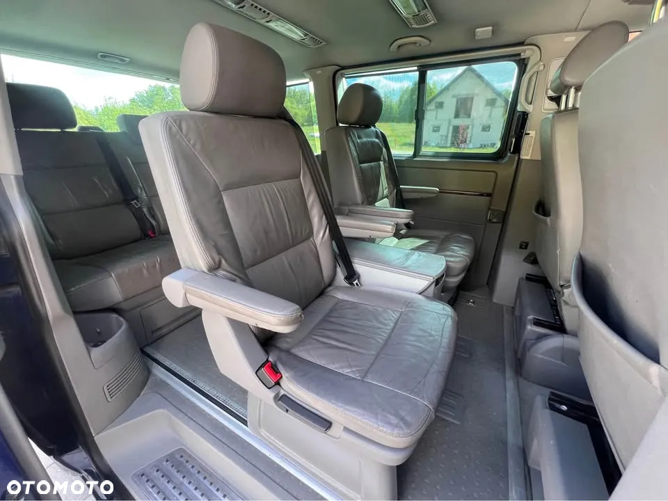 Volkswagen Multivan - 12