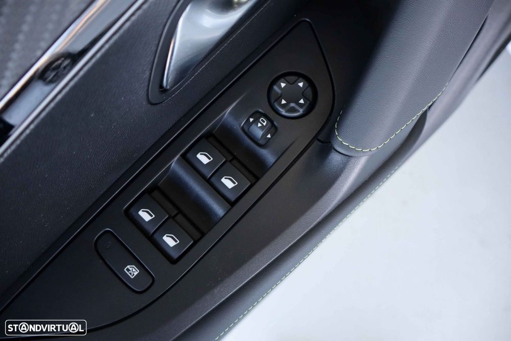 Peugeot e-2008 54 kWh GT - 13
