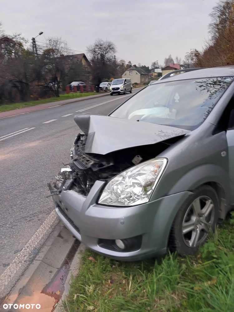 Toyota Corolla Verso 2.2 D-4D Premium - 2
