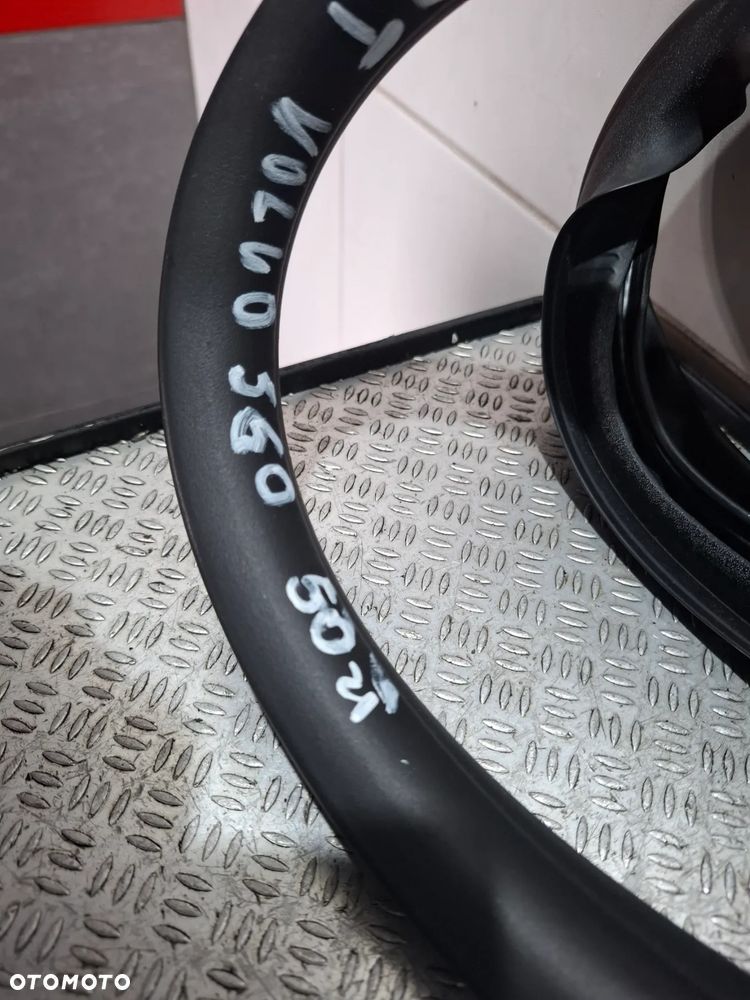 Uszczelka karoseryjna drzwi tył Volvo S60 II 2011 rok - 2
