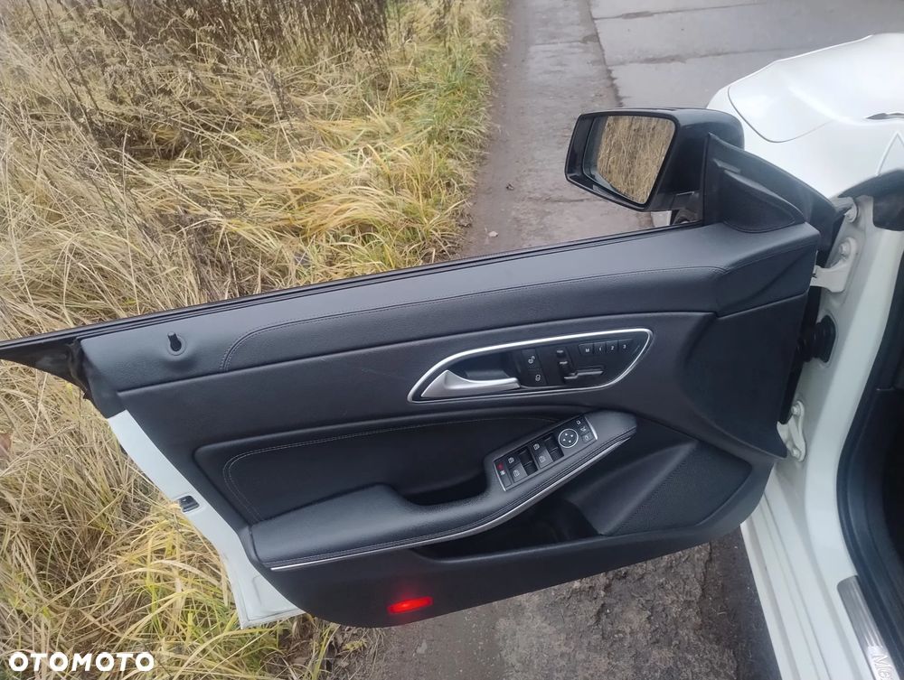 Mercedes-Benz CLA 250 4Matic 7G-DCT AMG Line - 15