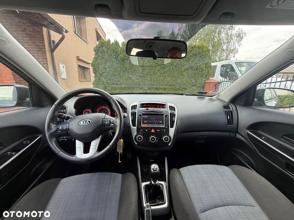 Kia Ceed 1.4 CVVT Dream-Team Edition - 25